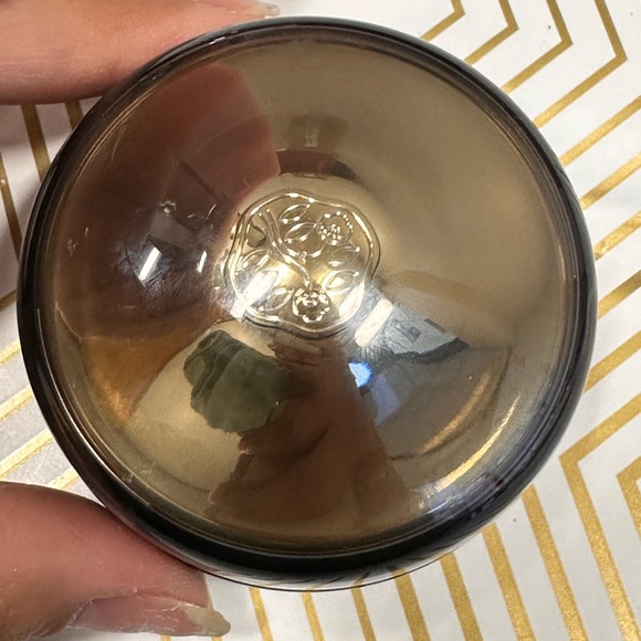 Shiseido Future Solution LX "eye cream" 0.61oz
never used
only opened to show - Picture 5 of 5